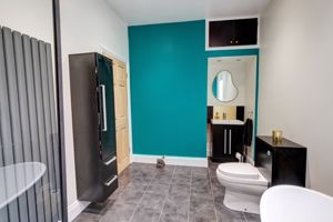 En-suite- click for photo gallery